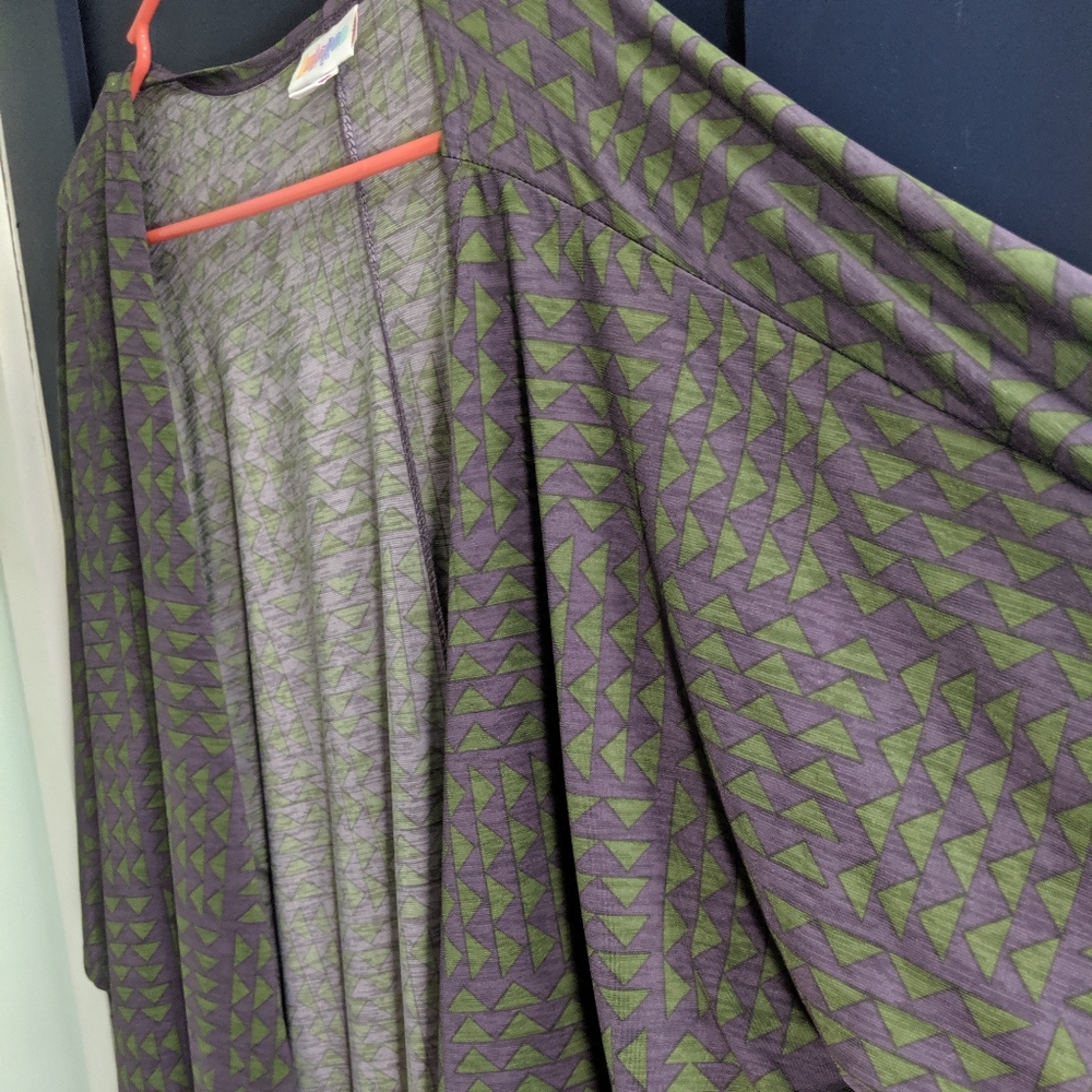 Medium LulaRoe Lindsay NWT